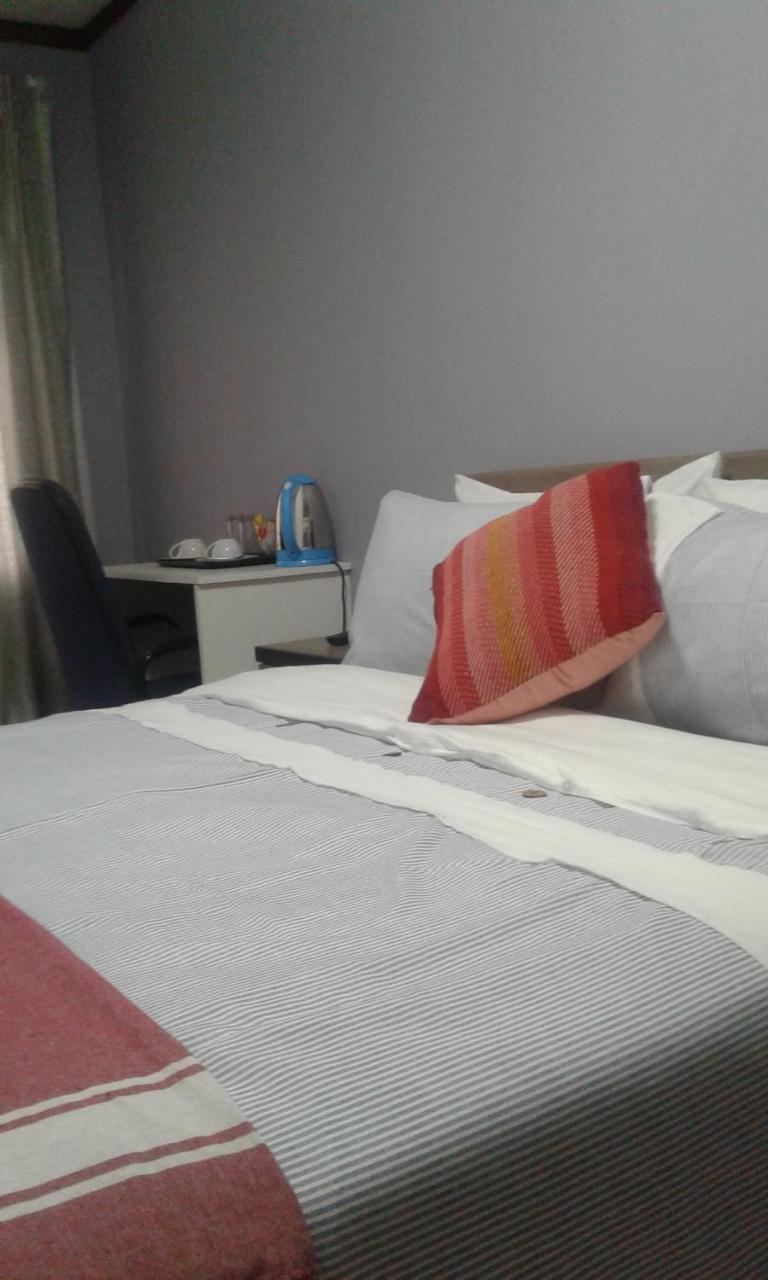Acacia Guesthouse เคมป์ตัน พาร์ค ภายนอก รูปภาพ